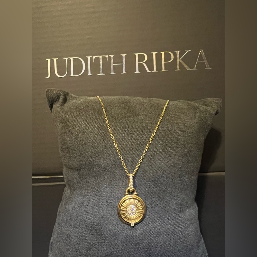 Little Luxuries Daisy Medallion Necklace with diamonds in 18K